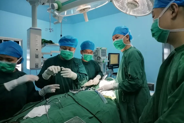 【学科建设】广东省人民医院脊柱外科昌耘冰团队工作室签约授牌仪式在我院举行 【学科建设】广东省人民医院脊柱外科昌耘冰团队工作室签约授牌仪式在我院举行