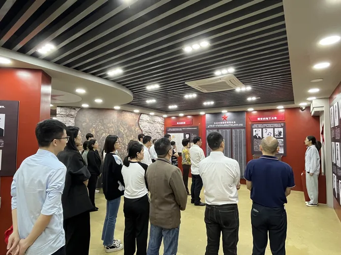 缅怀先烈扬精神 党团共建立担当 缅怀先烈扬精神 党团共建立担当