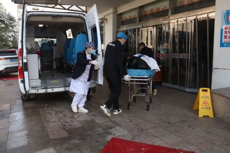 以雪为令齐行动 “医”路畅通护安全 以雪为令齐行动 “医”路畅通护安全