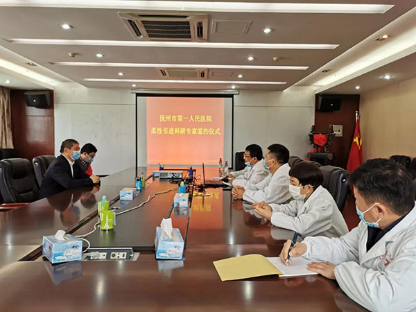 柔性引进高端人才——“王炸”专家组合签约 柔性引进高端人才——“王炸”专家组合签约