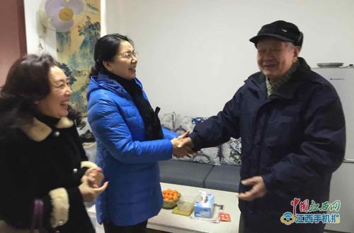 抚州市第一人民医院领导看望慰问离退休职工