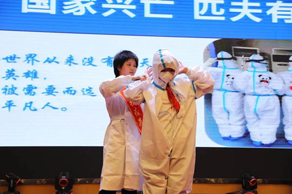 抗“疫”英雄进校园 感人事迹励师生 抗“疫”英雄进校园 感人事迹励师生