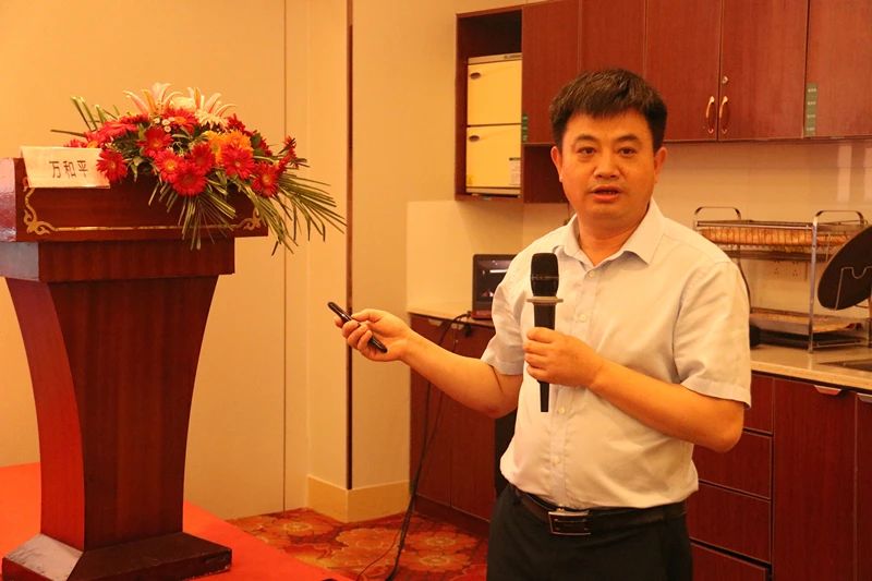 我院万和平、黄慧姣分别获得2023抚州“最美医生”“最美护士”称号 我院万和平、黄慧姣分别获得2023抚州“最美医生”“最美护士”称号