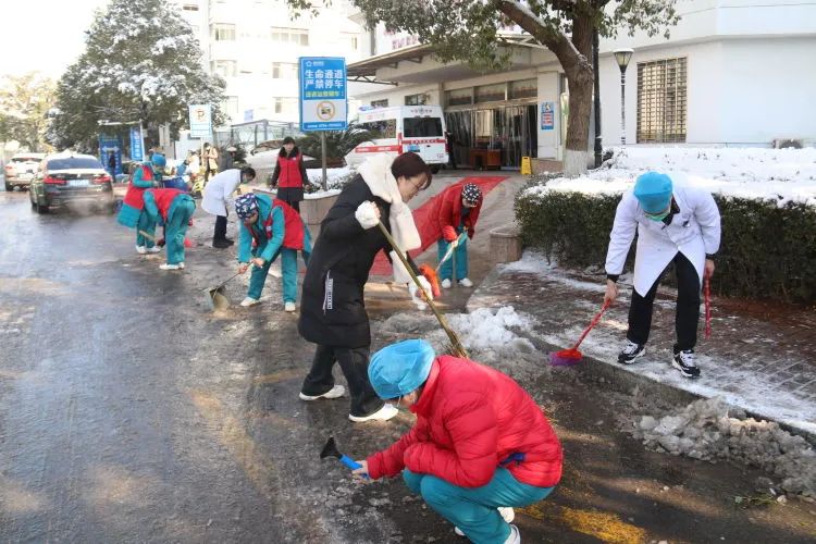 以雪为令齐行动 “医”路畅通护安全 以雪为令齐行动 “医”路畅通护安全