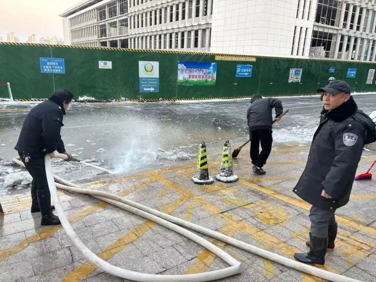 以雪为令齐行动 “医”路畅通护安全 以雪为令齐行动 “医”路畅通护安全
