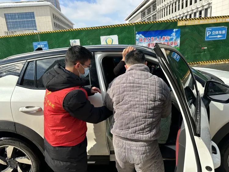 以雪为令齐行动 “医”路畅通护安全 以雪为令齐行动 “医”路畅通护安全
