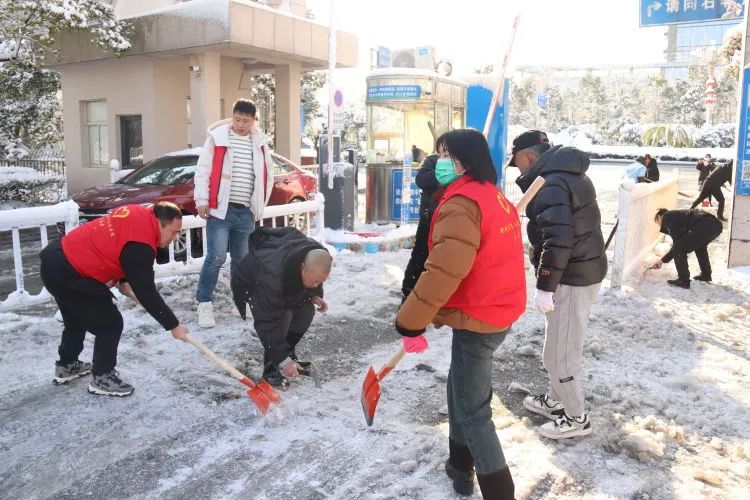 以雪为令齐行动 “医”路畅通护安全 以雪为令齐行动 “医”路畅通护安全