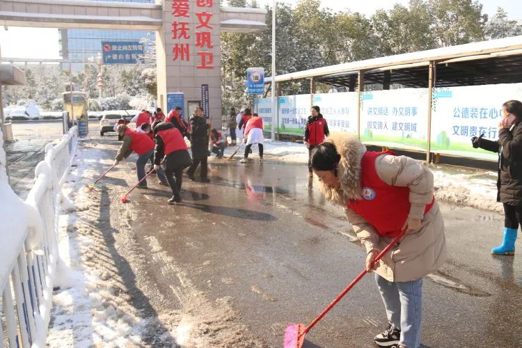 以雪为令齐行动 “医”路畅通护安全 以雪为令齐行动 “医”路畅通护安全