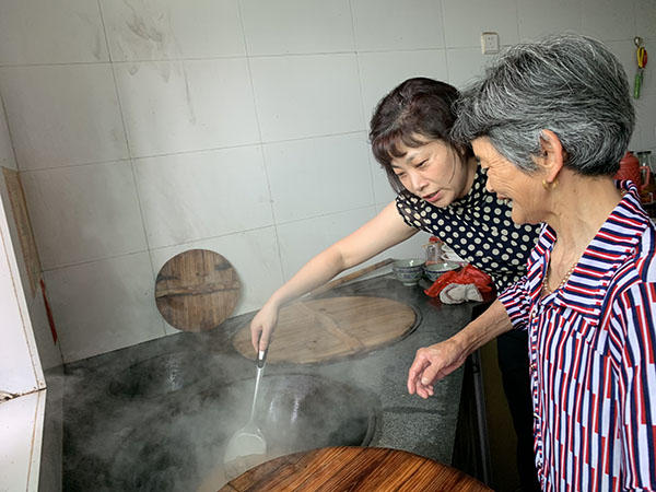 奉人民为上 视群众为友 与健康同行 奉人民为上 视群众为友 与健康同行