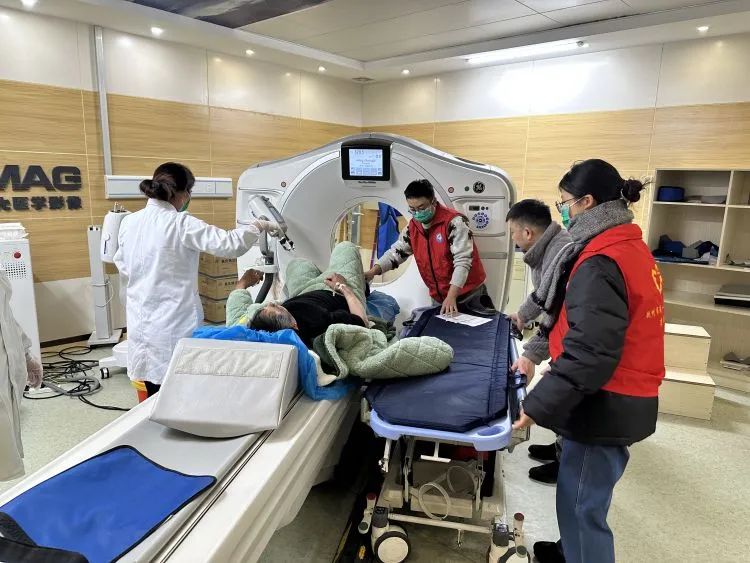 以雪为令齐行动 “医”路畅通护安全 以雪为令齐行动 “医”路畅通护安全