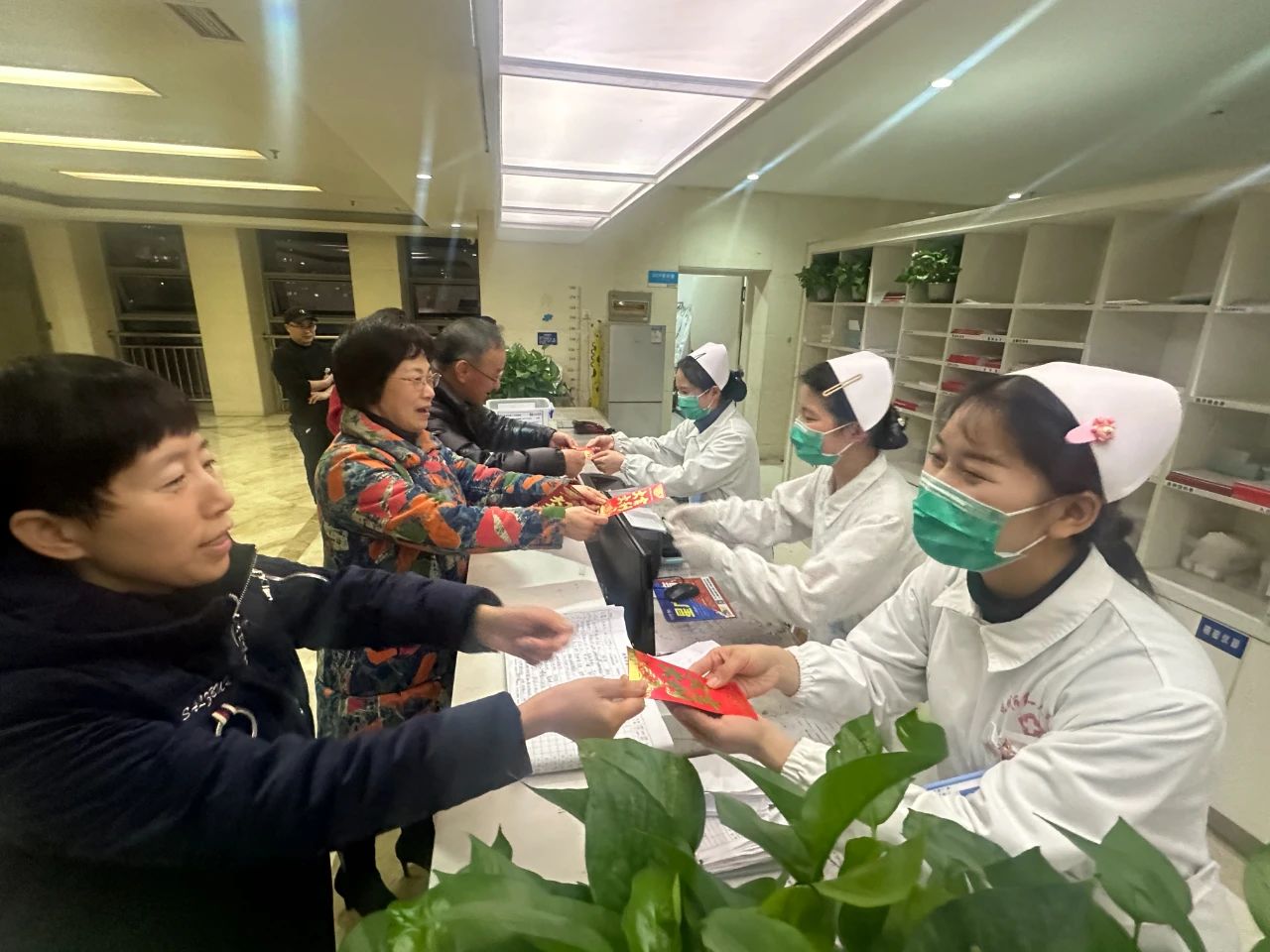 抚州市第一人民医院领导除夕暖心慰问坚守一线职工 抚州市第一人民医院领导除夕暖心慰问坚守一线职工