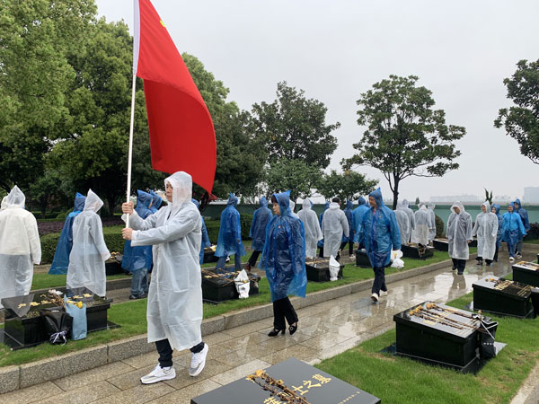 缅怀英烈守初心  文明祭扫树新风