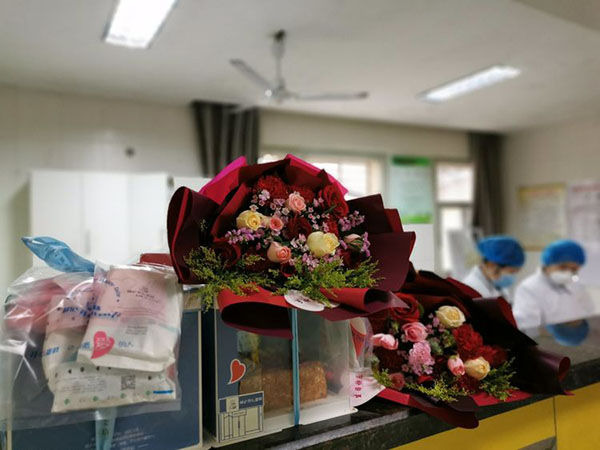 春意融融 隔离病房医患互许愿传递爱的祝福 春意融融 隔离病房医患互许愿传递爱的祝福
