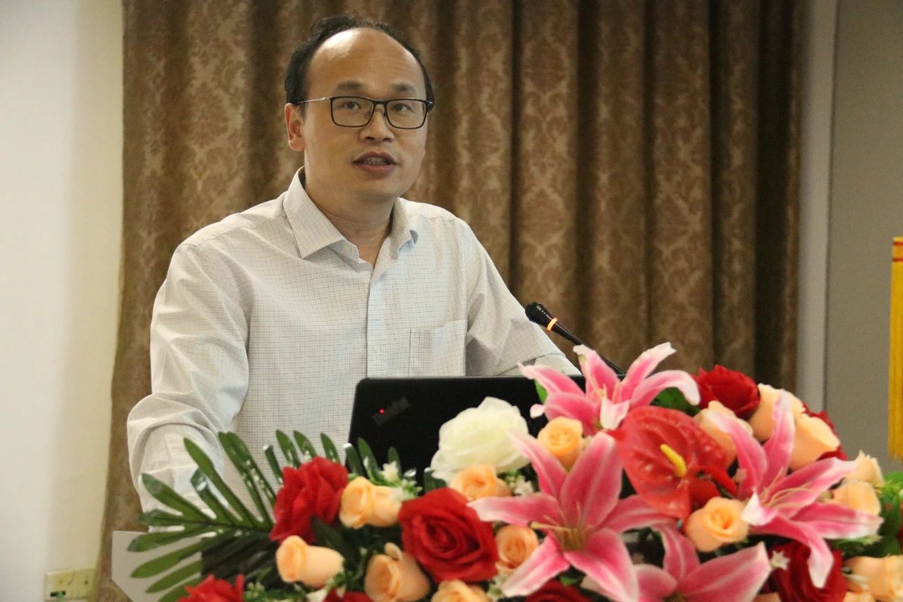 中国工程院院士黄晓军率专家组到抚州市第一人民医院开展培训活动 中国工程院院士黄晓军率专家组到抚州市第一人民医院开展培训活动